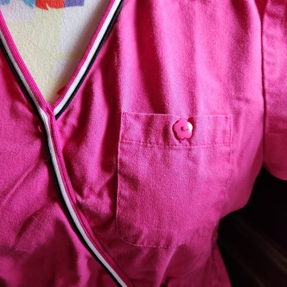 Small Koi scrub top - Picture 5 of 5